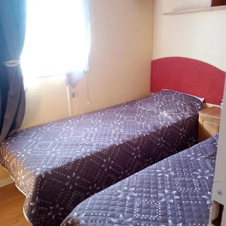Holiday Rue Du Petit Beauregard بيت للعطل Le Fenouiller