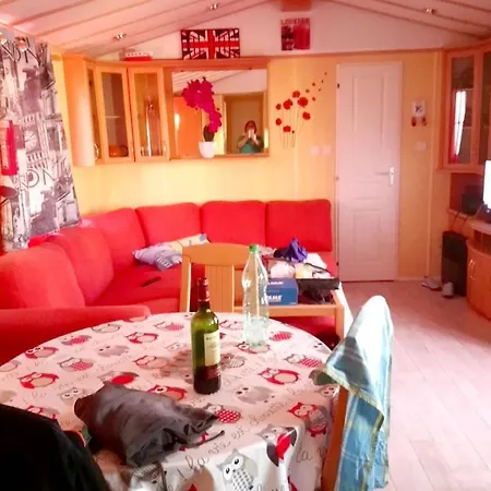 Holiday Rue Du Petit Beauregard بيت للعطل *